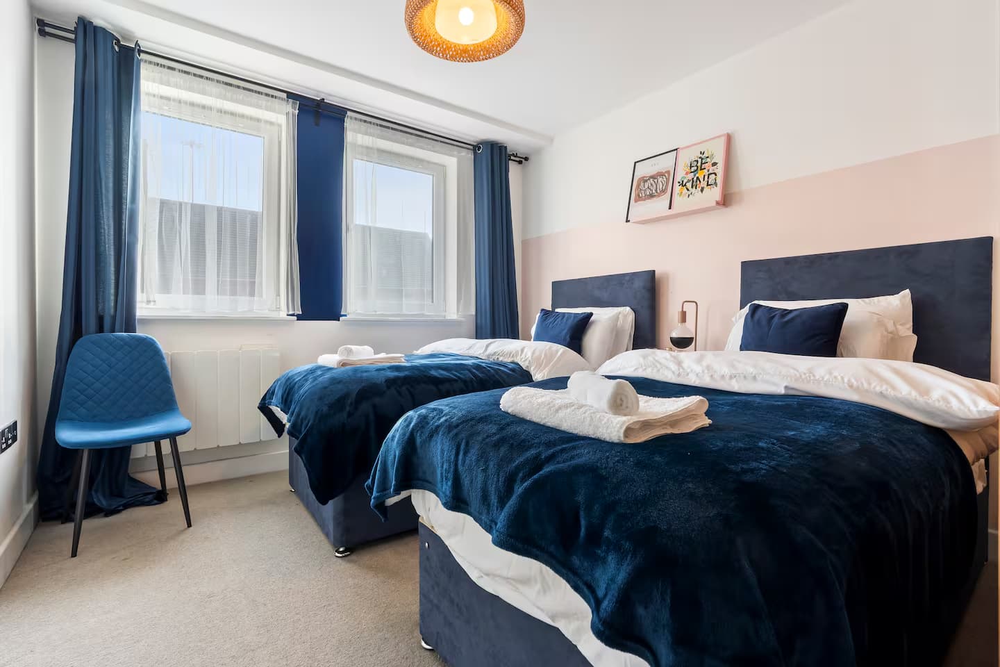 City Centre Apt | Near Train Station | Free Parking