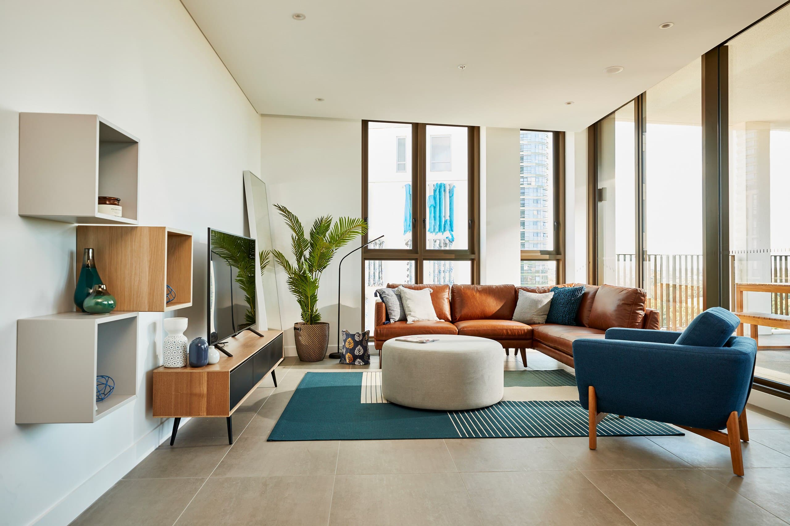 The Rise of Long Stays: Why Contractors and Working Professionals Are Choosing Serviced Apartments Over Hotels